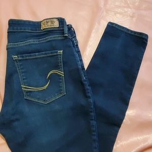 LEVIS STRAUSS SKINNY SIZE12 LONG ITEM# 5045